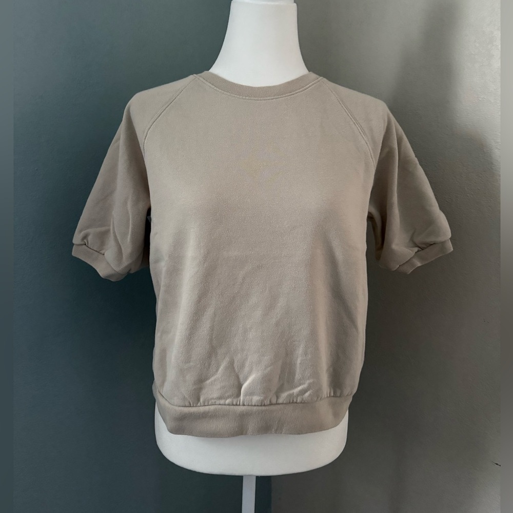 Gap short sleeve crewneck sweatshirt